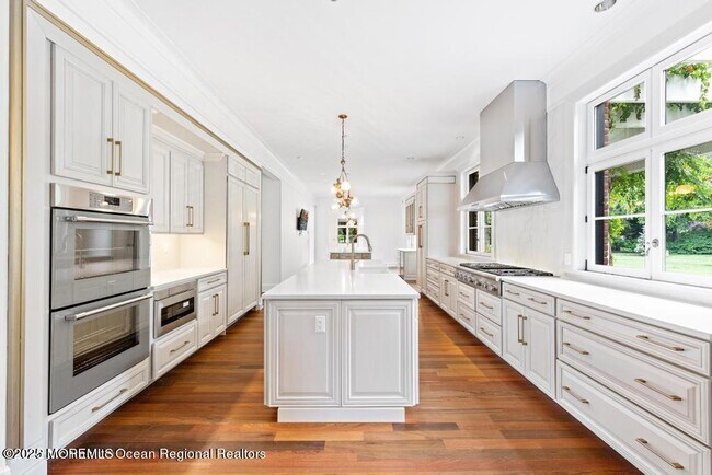 Building Photo - 18 Sheraton Ln