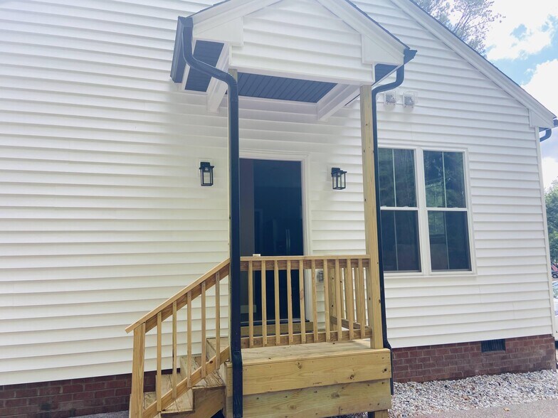 Building Photo - 900 Adams Rd