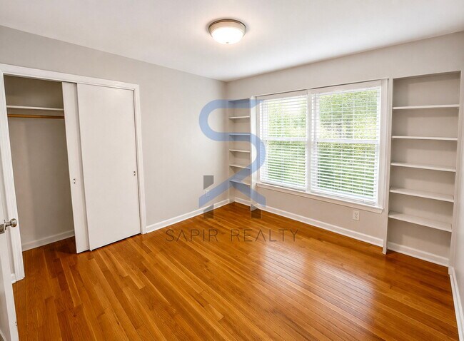 Building Photo - PRELEASING! Spacious & Stunning 5BR/3BA in the Heart of North Druid Hills