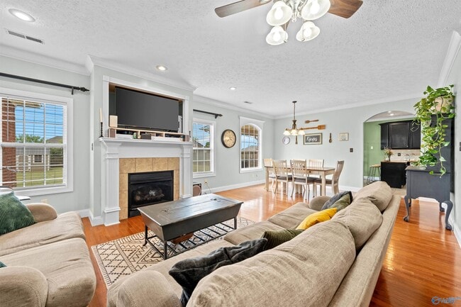 Building Photo - 25850 Iron Gate Dr