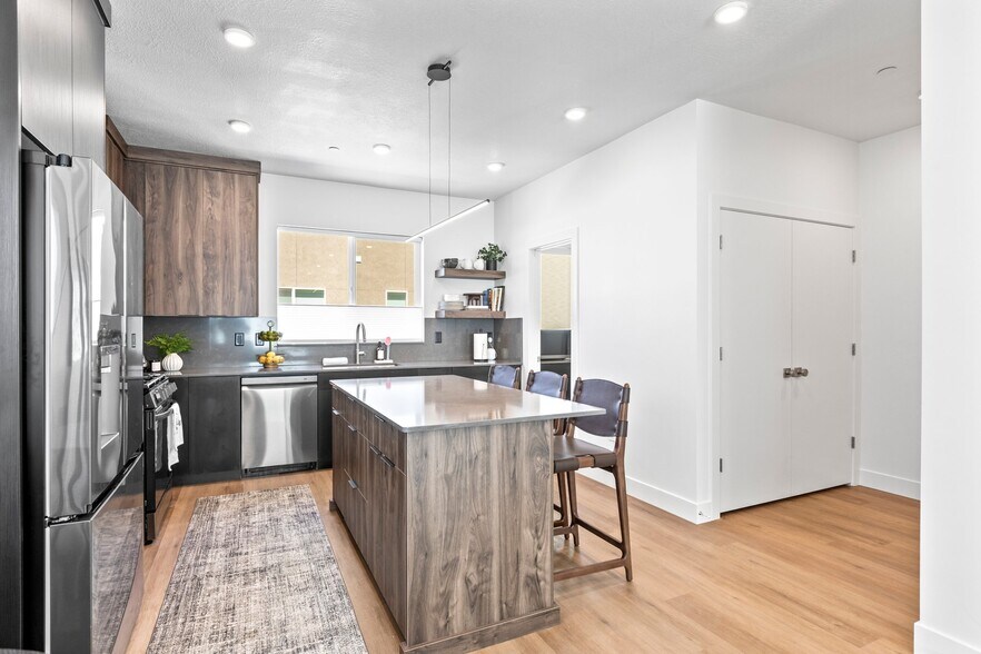 Building Photo - 765 N 400 W