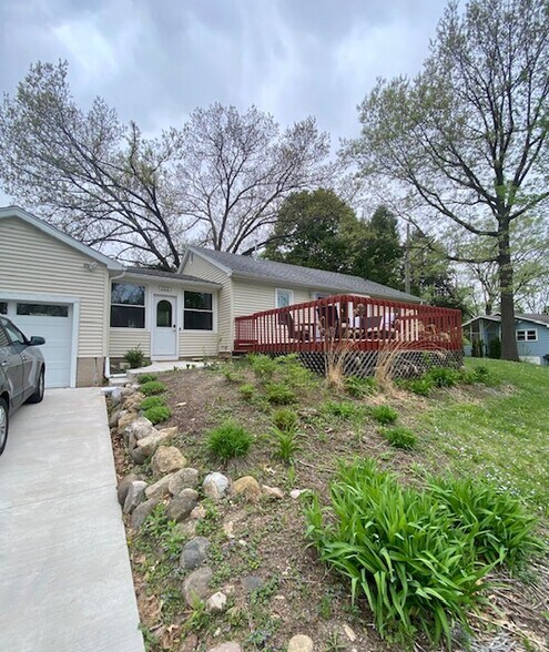 Building Photo - 122 N Kenosha Dr