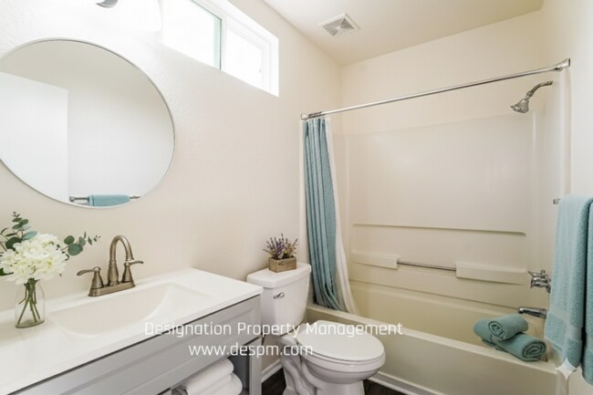 Building Photo - 3220 Casitas Ave