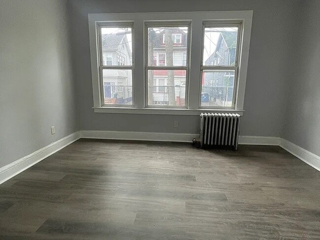 Building Photo - 118 Vreeland Ave