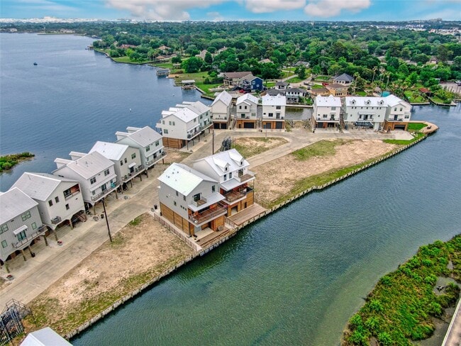 Building Photo - 28 Cmdr. Runco Ln