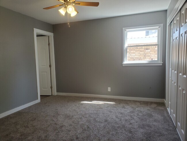 Building Photo - 2824 W Beauregard Ave