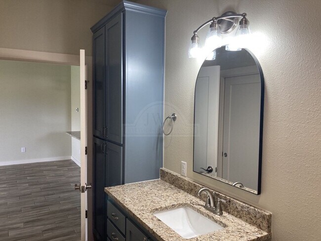 Building Photo - 5007 White Rose Dr