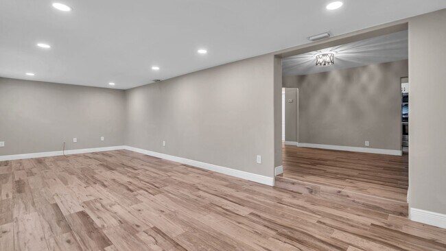 Building Photo - Spacious remodeled South Tampa 4BR/3BA hom...