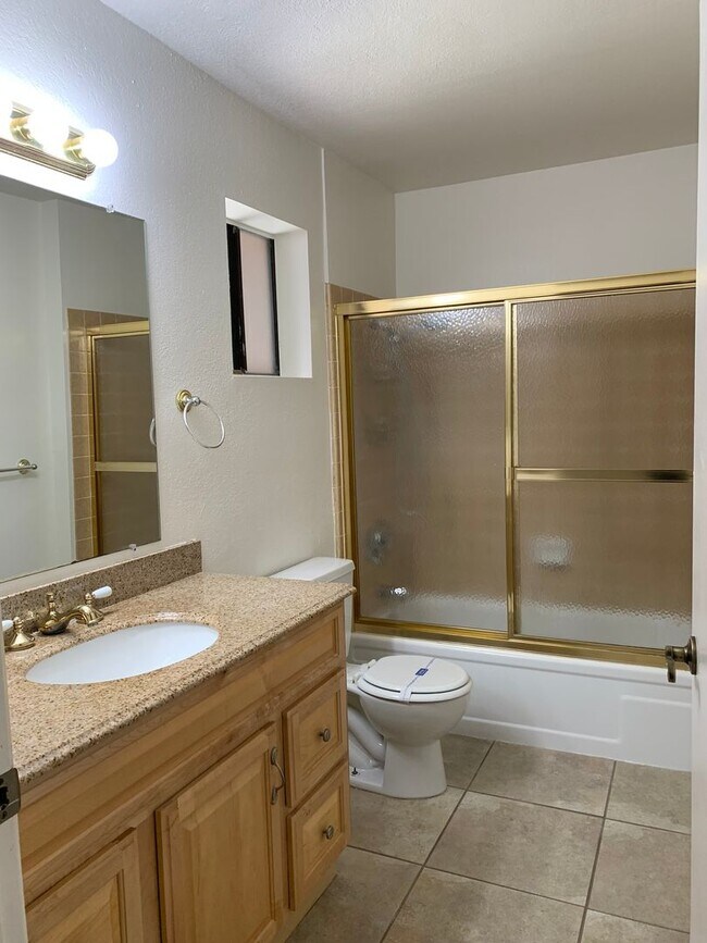 Building Photo - UPDATED2 Bed/2 Bath Alpine Oaks Condo