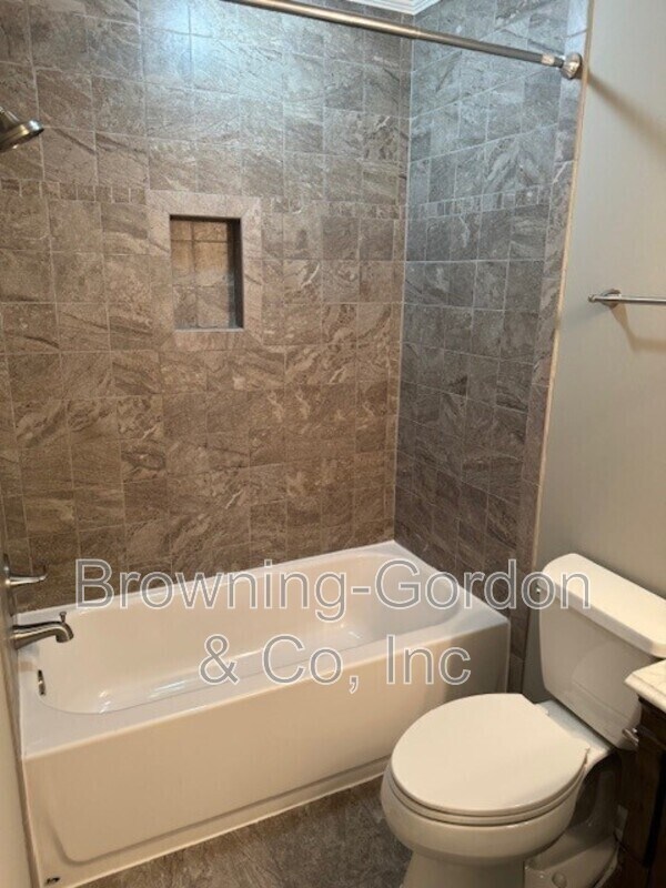 Building Photo - 215 Hillsboro Pl