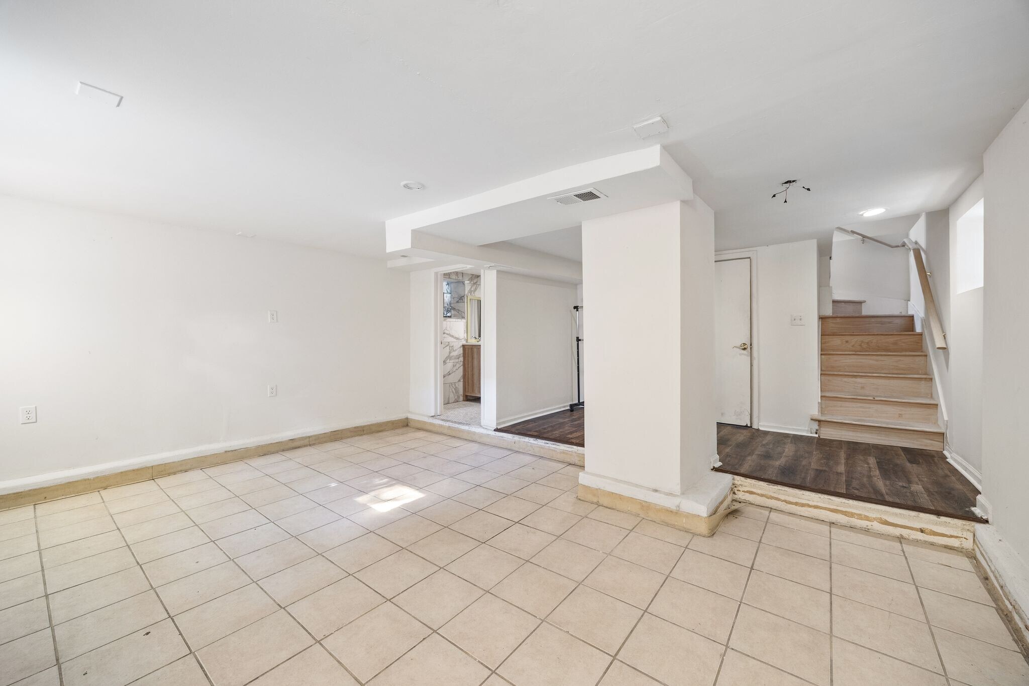 Building Photo - 1015 Garnett Pl