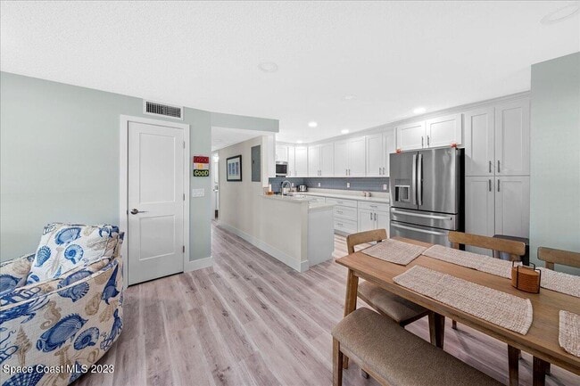 Building Photo - 7801 Ridgewood Ave