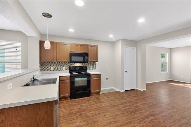 Building Photo - 9120 Sun Haven Way