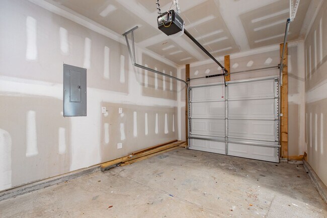 Building Photo - Modern 3BR/2.5BA Home with Open Layout – W...