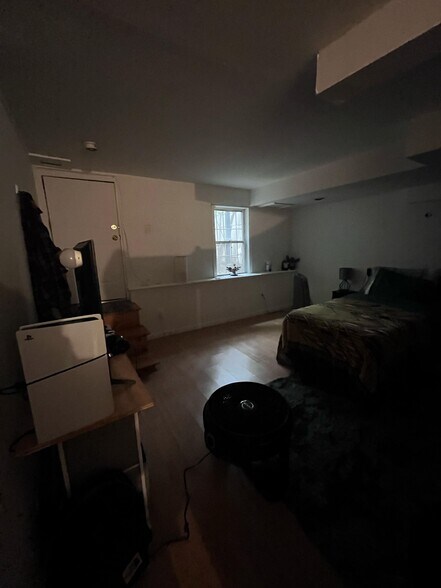 Building Photo - 731 Parker St