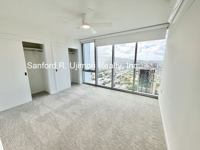 Building Photo - lion4301
