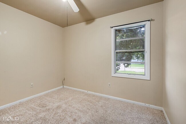 Building Photo - 1219 Olwen Dr
