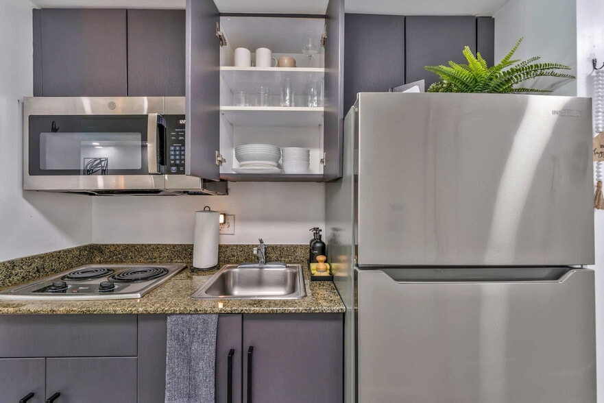 Building Photo - 1 SE 12th St