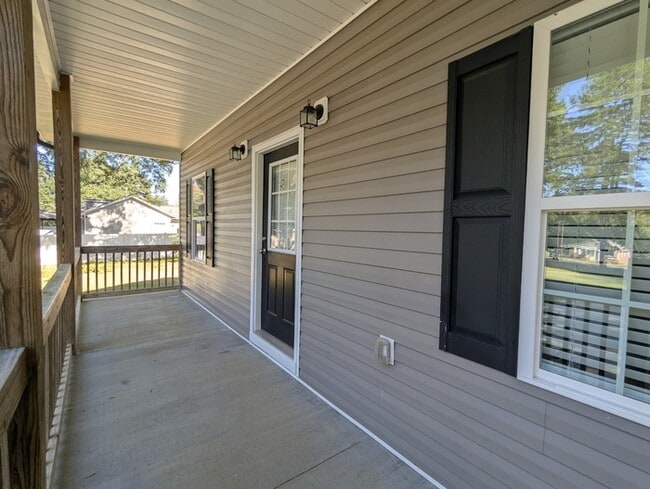 Building Photo - 555 Park Cir