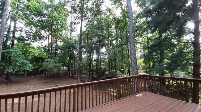 Building Photo - 5190 Southlake Dr