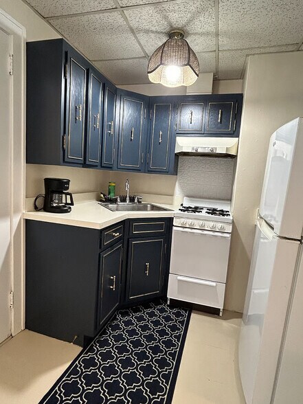 Building Photo - 2508 33rd Ave S