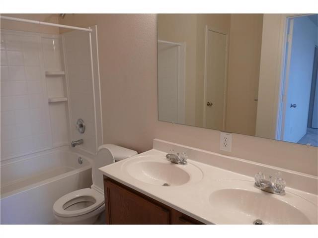 Building Photo - 2814 Lake Vista Dr