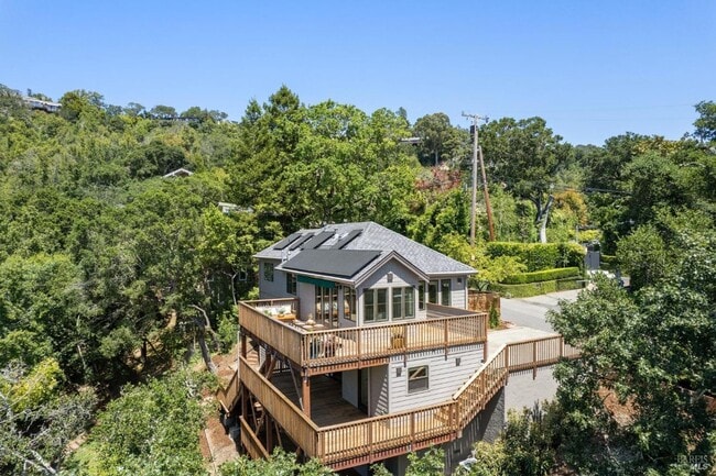 Building Photo - Newly Renovated Ross Four Bedroom & Three Bathroom Home on 1/2 acre with AC and Views