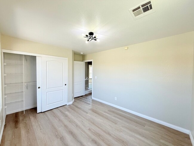 Building Photo - Cozy and charming 3-bedroom, 2.5-bath home