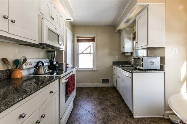 Building Photo - 105 Salem Rd