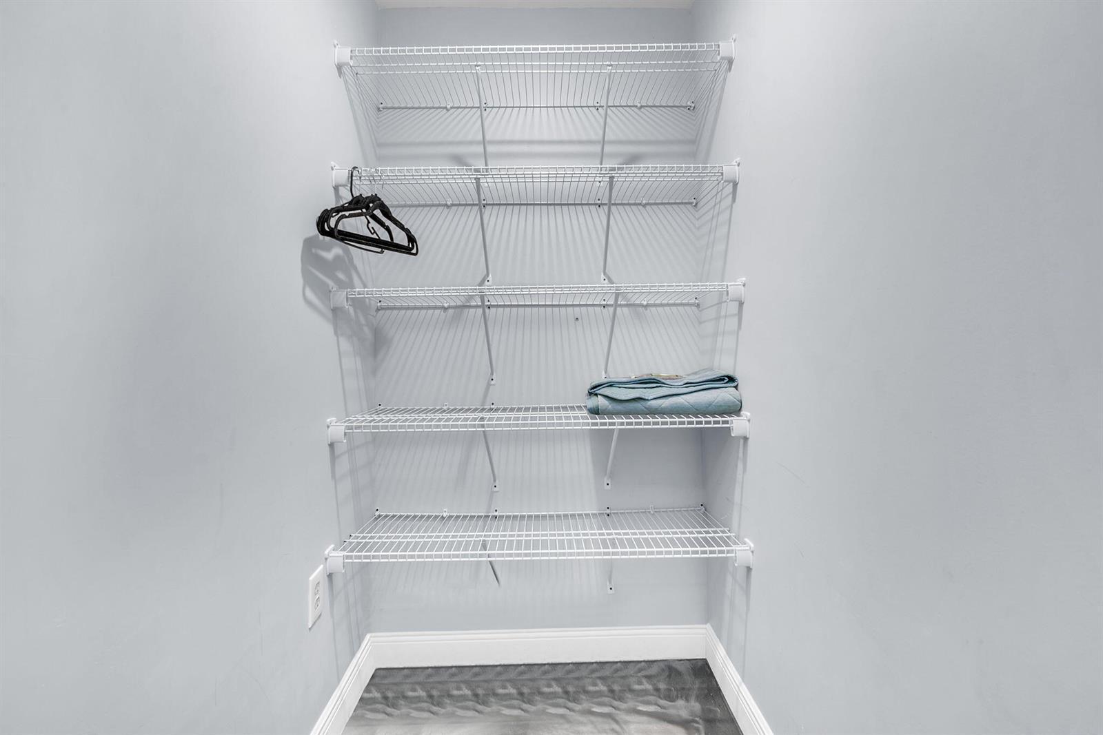 Building Photo - 4400 SW 37th Ave