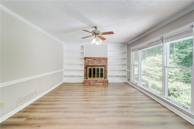 Building Photo - 1049 Seven Springs Cir NE