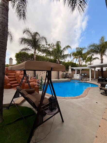 Building Photo - 12241 Queensbury Dr