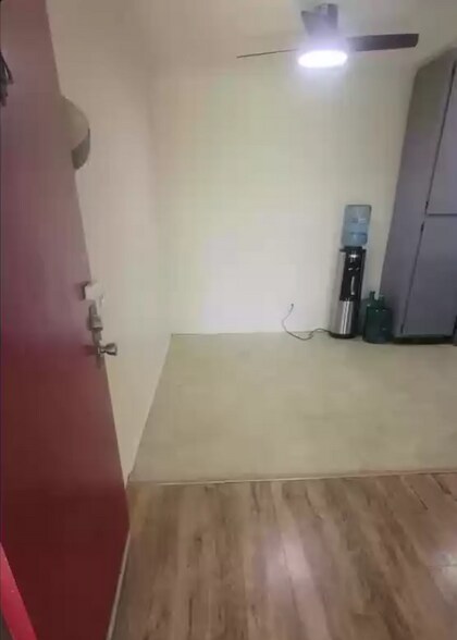 Front Door / Eat-in Kitchen - 1300 Saratoga Ave