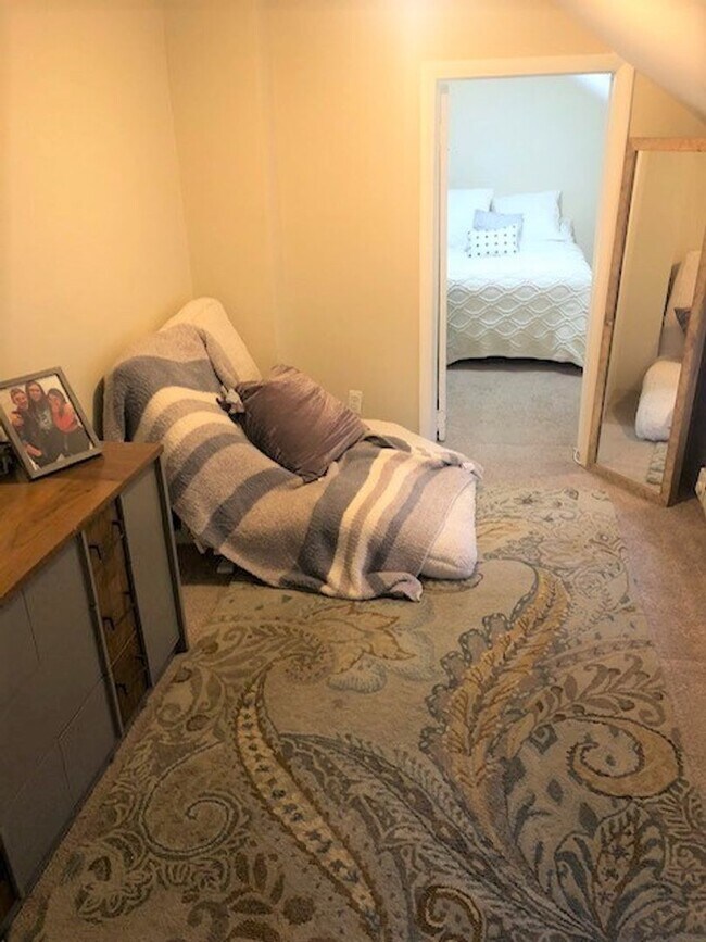 Building Photo - Charming townhouse in downtown Frederick r...