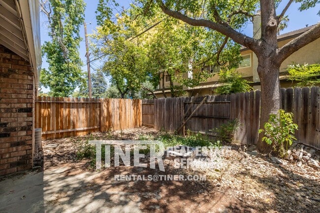 Building Photo - Darling 3 Bedroom Near Downtown - Location...