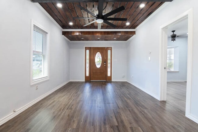 Building Photo - 560 W Highland Blvd