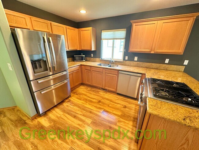 Building Photo - Awesome 3-bedroom 2.5-bathroom house in NE...