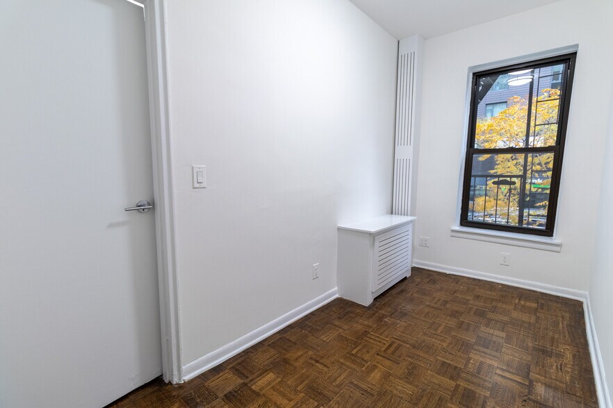 Building Photo - 328 E 30th St