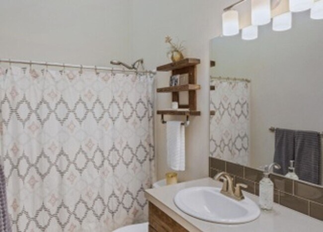 Building Photo - Beautiful Mid-Century Modern Home with lot...
