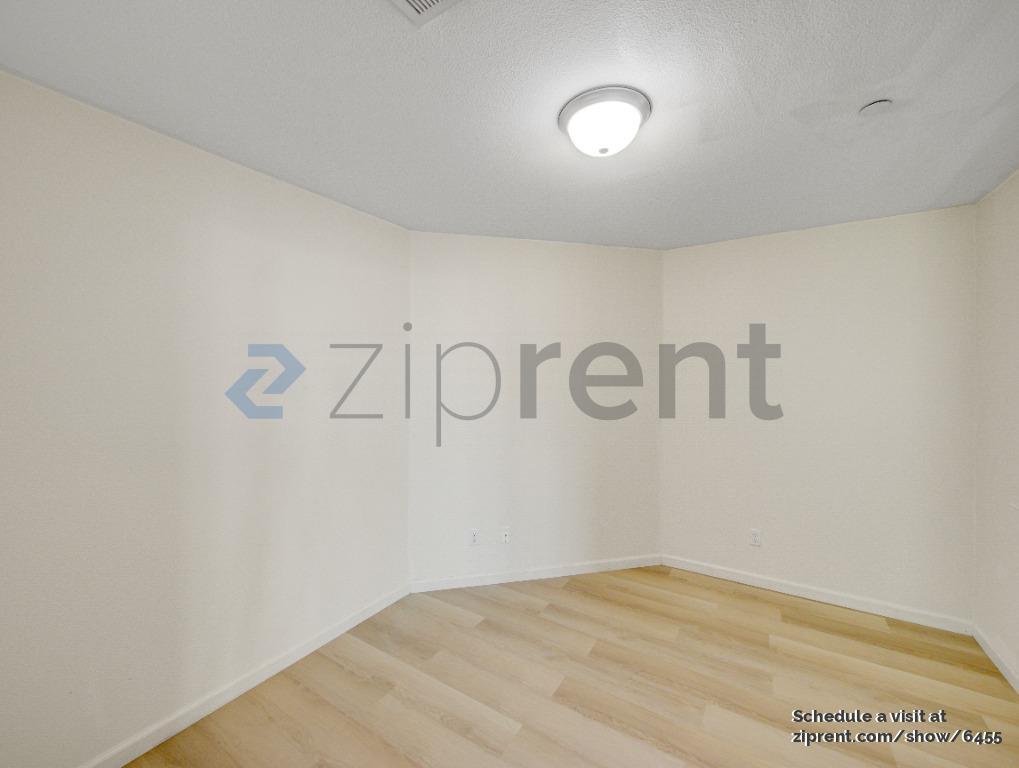 Building Photo - Unit