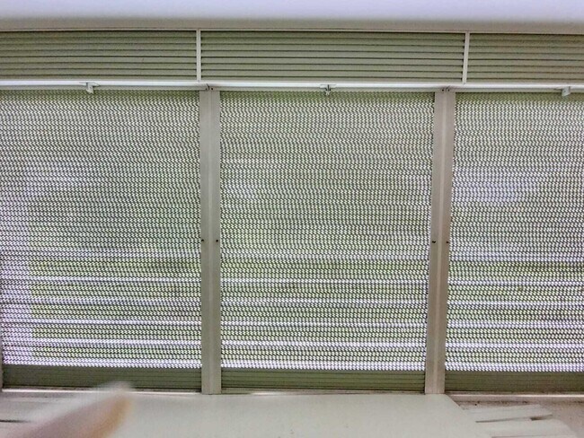 Building Photo - 2003 Lincoln A