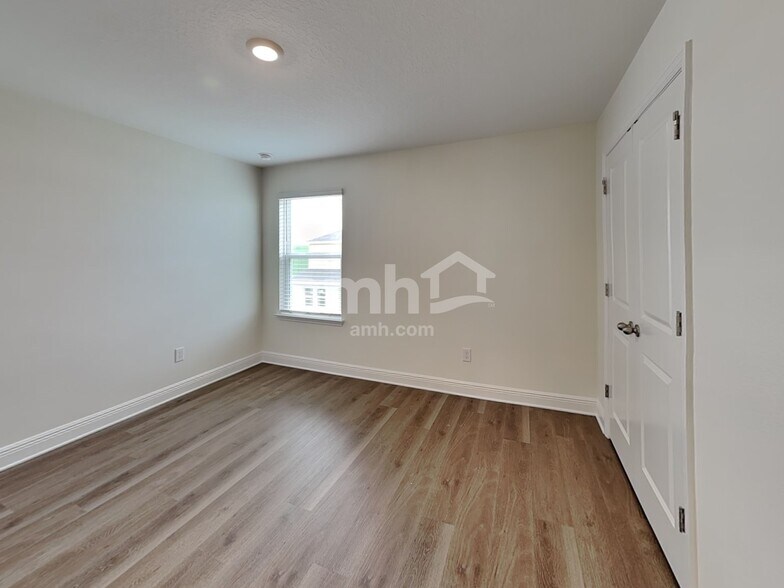 Building Photo - 5950 Pinewood Ests Dr