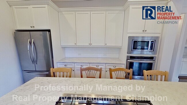 Building Photo - Exquisite Executive Home in Autumn Hall