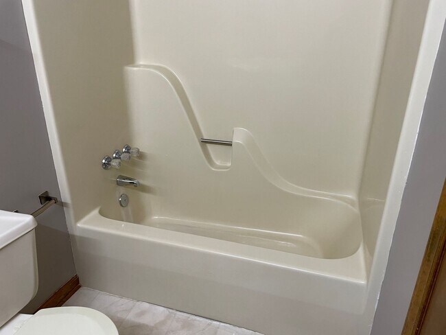 Building Photo - Three Bedroom Brick Ranch in Terrell with views of Lake Norman