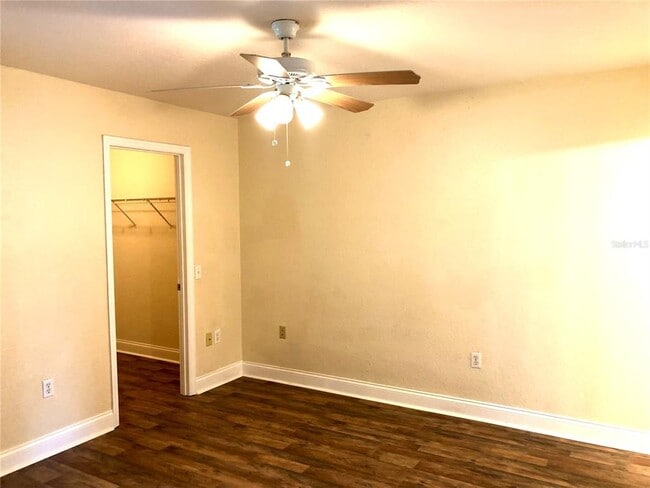 Building Photo - 1427 Shirley Dr