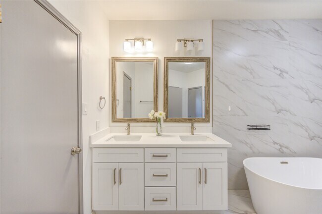 Building Photo - 7109 Kari Ln