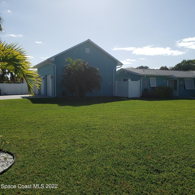 Building Photo - 1040 N Banana River Dr