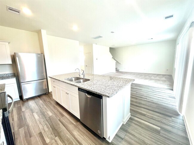 Building Photo - 5915 Grantgrala Dr