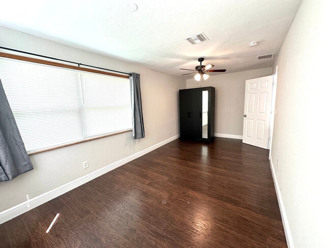 Building Photo - 18478 Tulip Rd