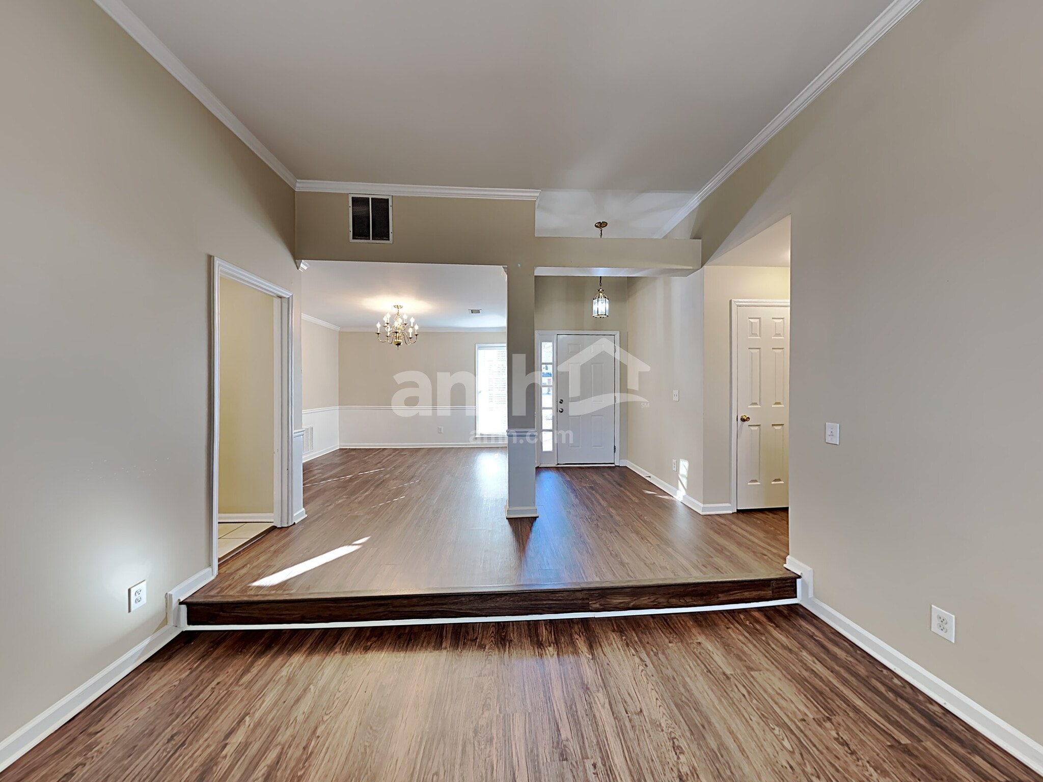 Building Photo - 201 Red Oak Ln